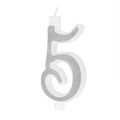 Suuri hopeinen kynttilä glitterillä – numero 5